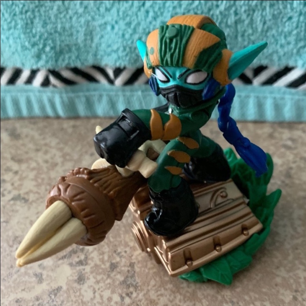 2015 Activision Skylanders Action Figure.                  Model: 87547888